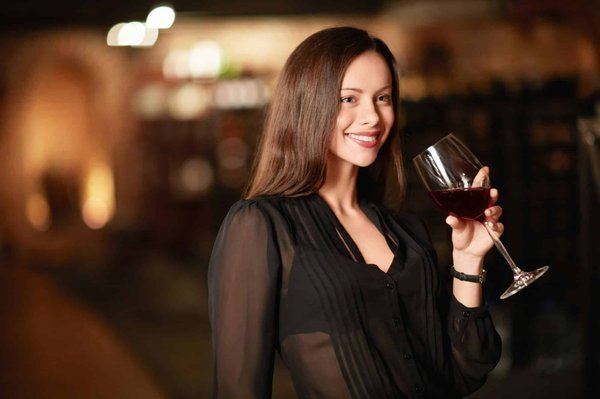 Comment organiser une soirée de dégustation de thés glacés dans un salon de thé estival?